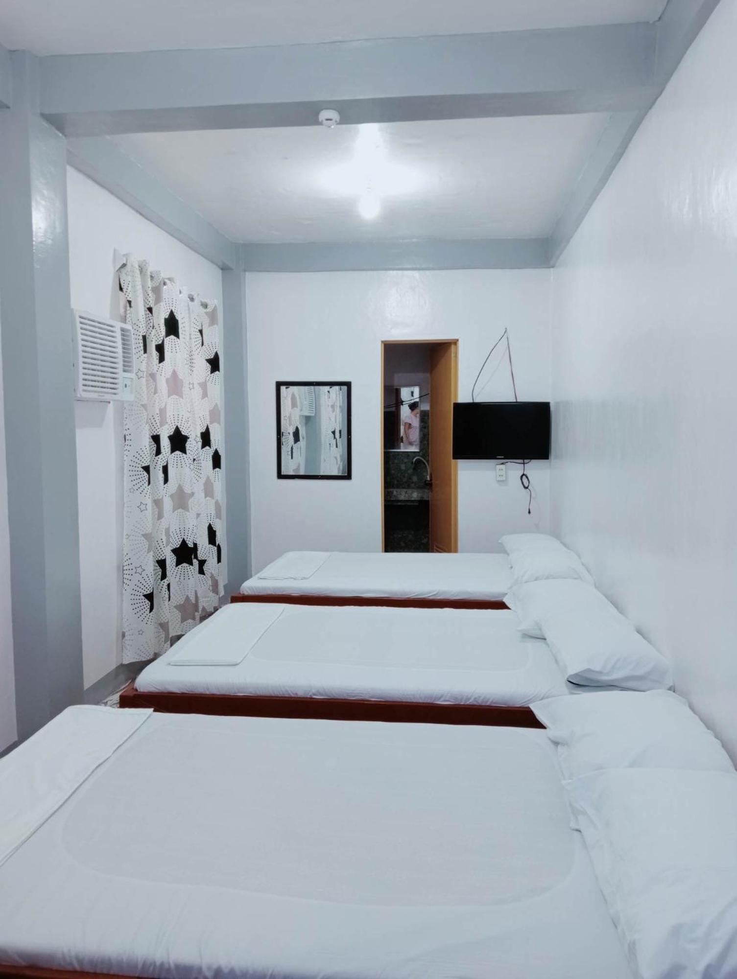 Ludy'S 2 Pension House Carles Bilik gambar